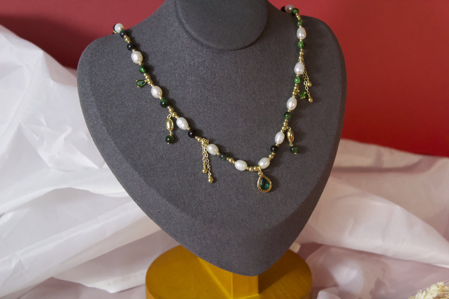 Verdelia – Green Tiger Eye & Pearl Necklace