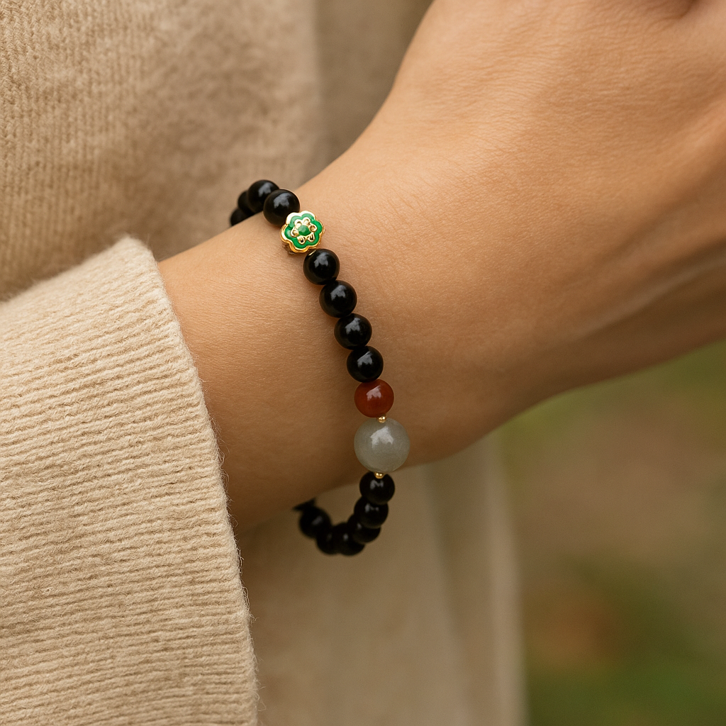 ”Mo Hui“ - Black Onyx, Grey Monnstone & Red agate Beaded Bracelet