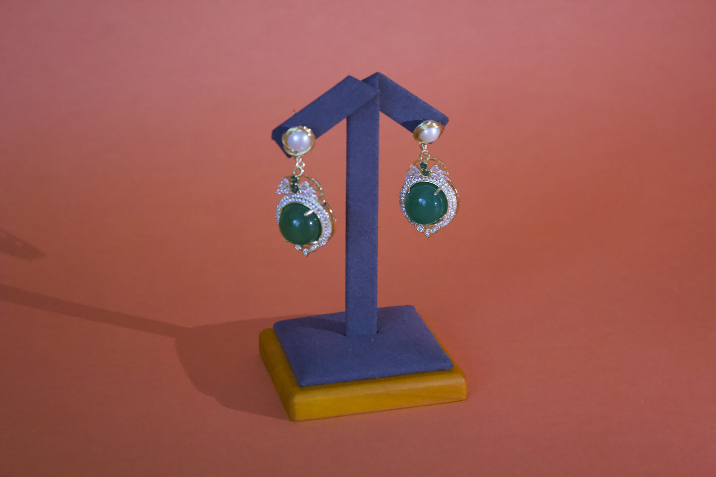 Emerald Grace – Green Agate Elegant Earrings